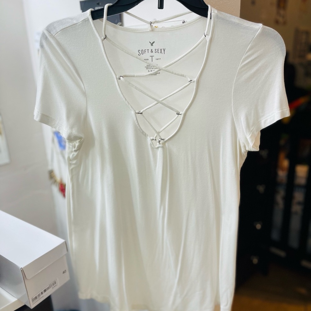 Slightly used white top super cute